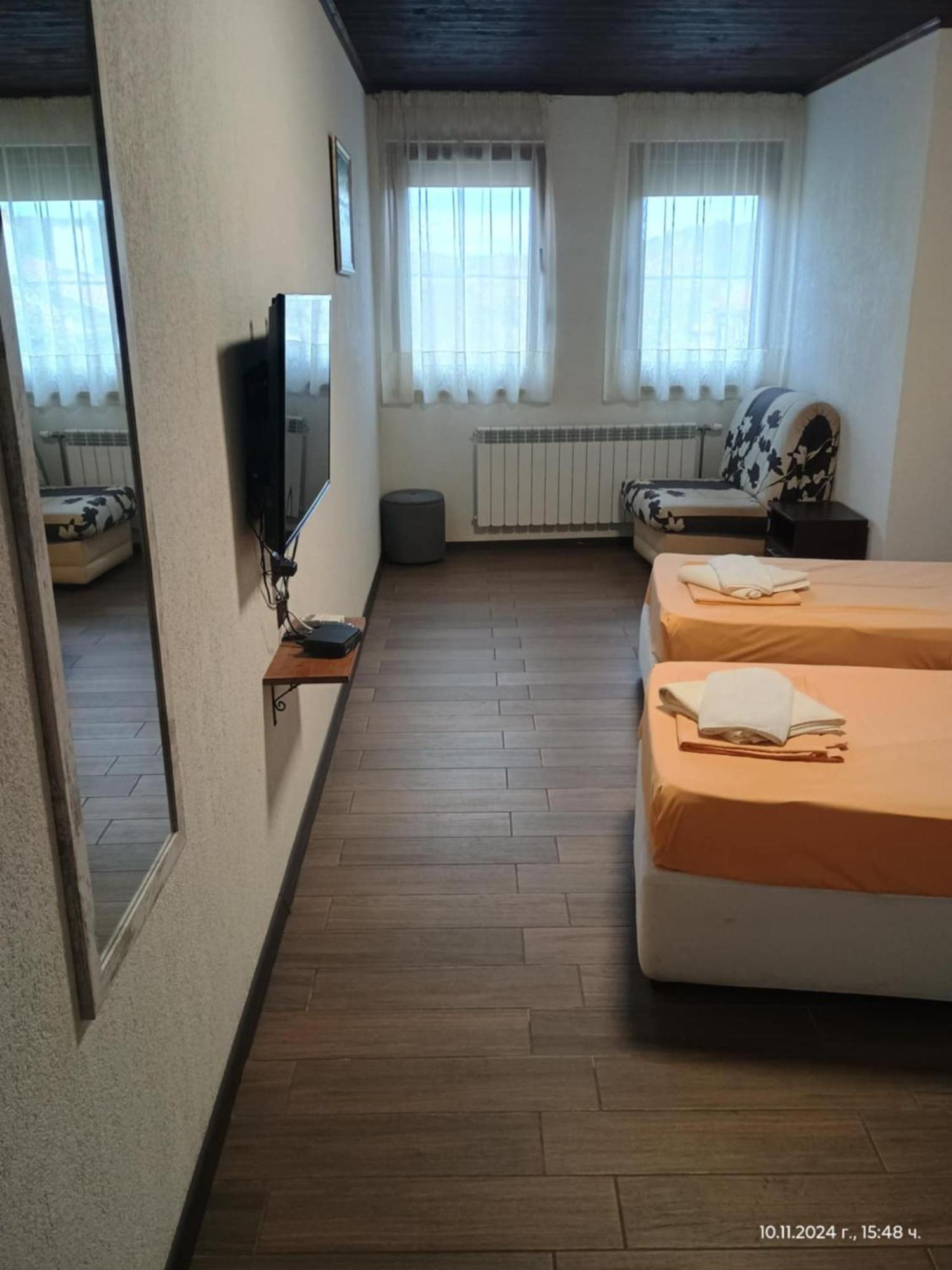 Къща За Гости Билдникс Malko Tŭrnovo Extérieur photo